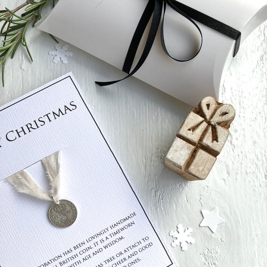 Gorgeous Coin Baubles for Your Winter Keepsakes