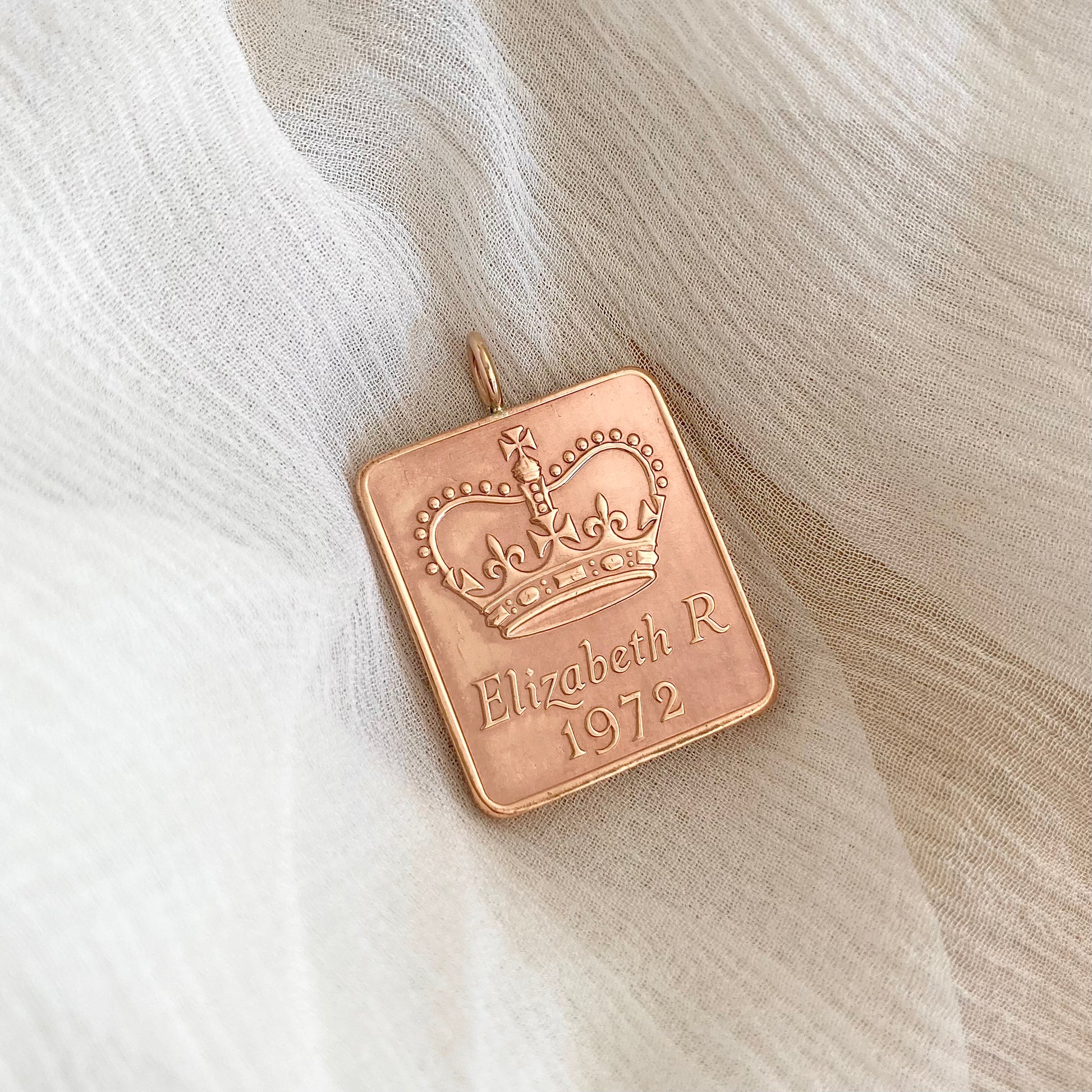 Elizabeth R Royal Mint token pendant with rose gold chain