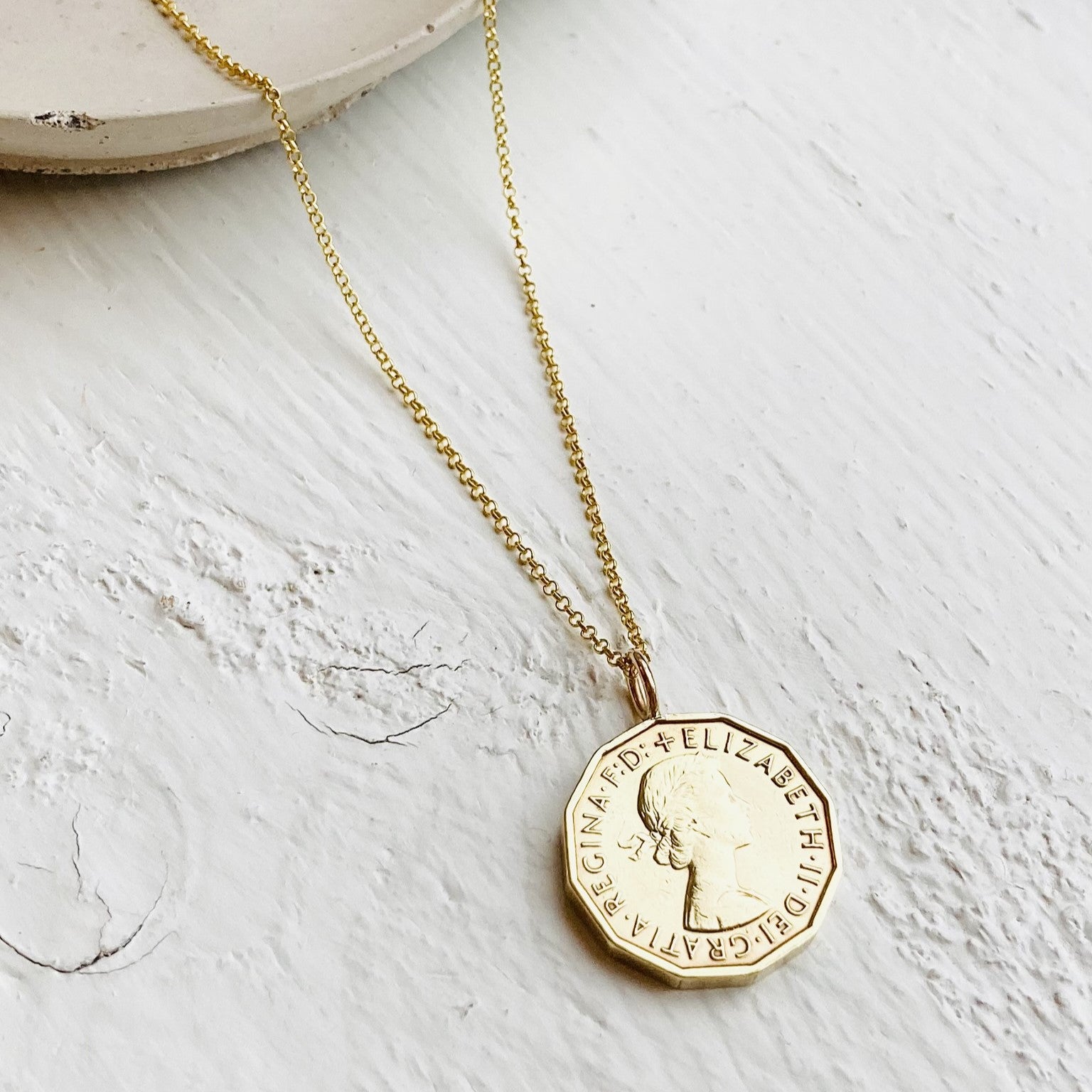 Gold coin necklaces, pendant gifts for men and women, celebrate a 60th