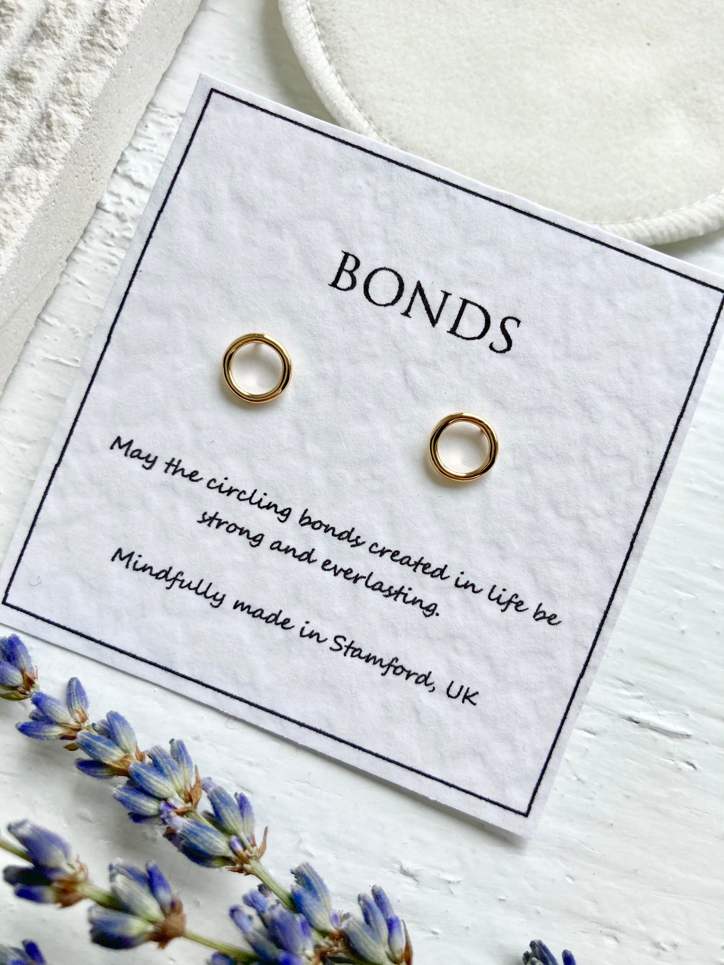 Loving Circle - Gold Infinity Studs