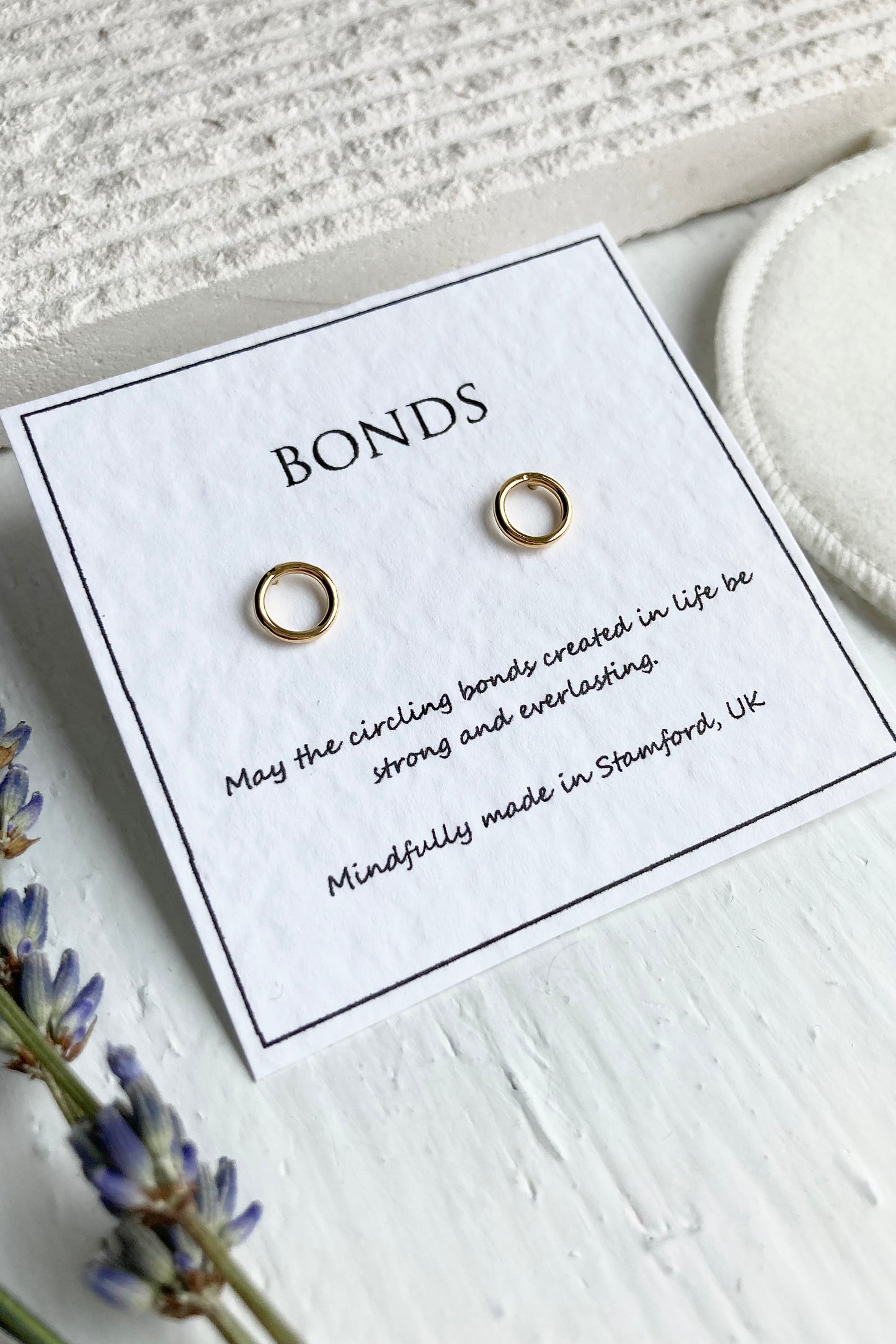 Loving Circle - Gold Infinity Studs