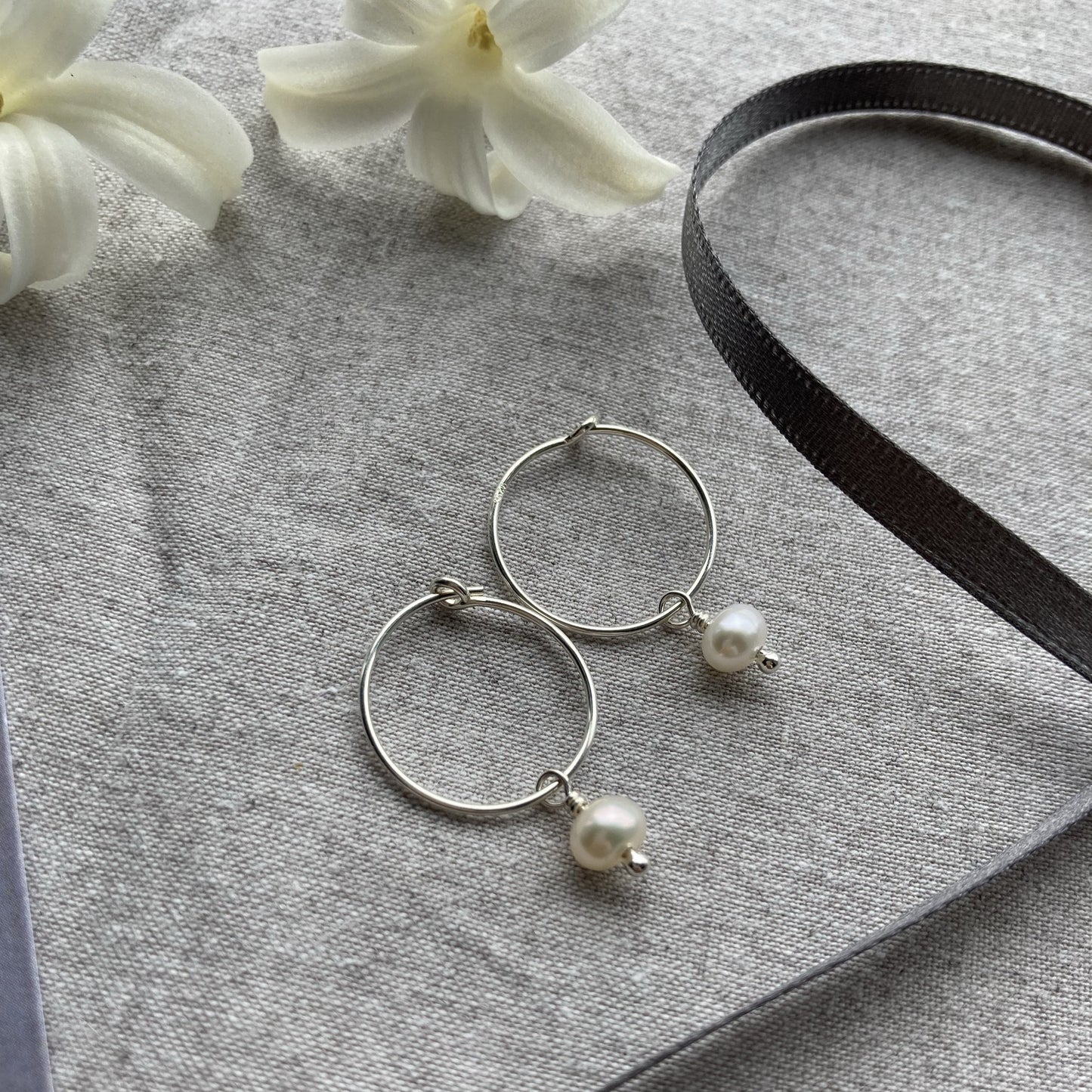 Bonds - Silver Oval Pearl Hoops